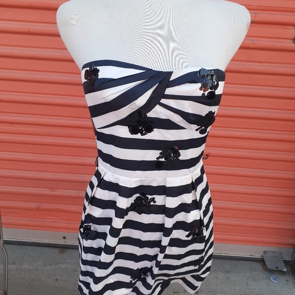 BCBGMAXAZRIA Strapless Cocktail mini dress 6 - Picture 4 of 7